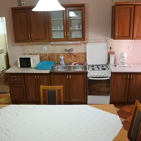 Kisasszony Apartman Еґер Екстер'єр фото