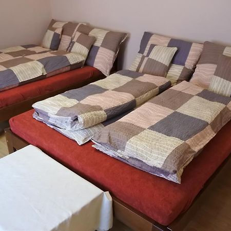 Kisasszony Apartman Еґер Екстер'єр фото