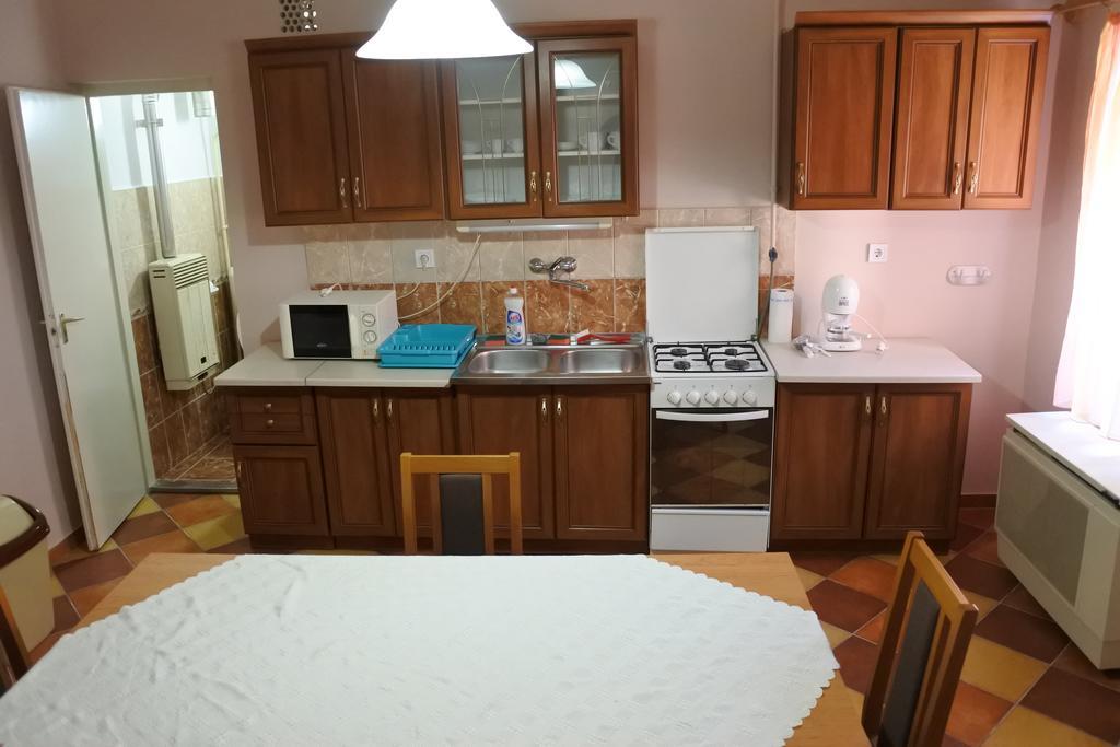 Kisasszony Apartman Еґер Екстер'єр фото