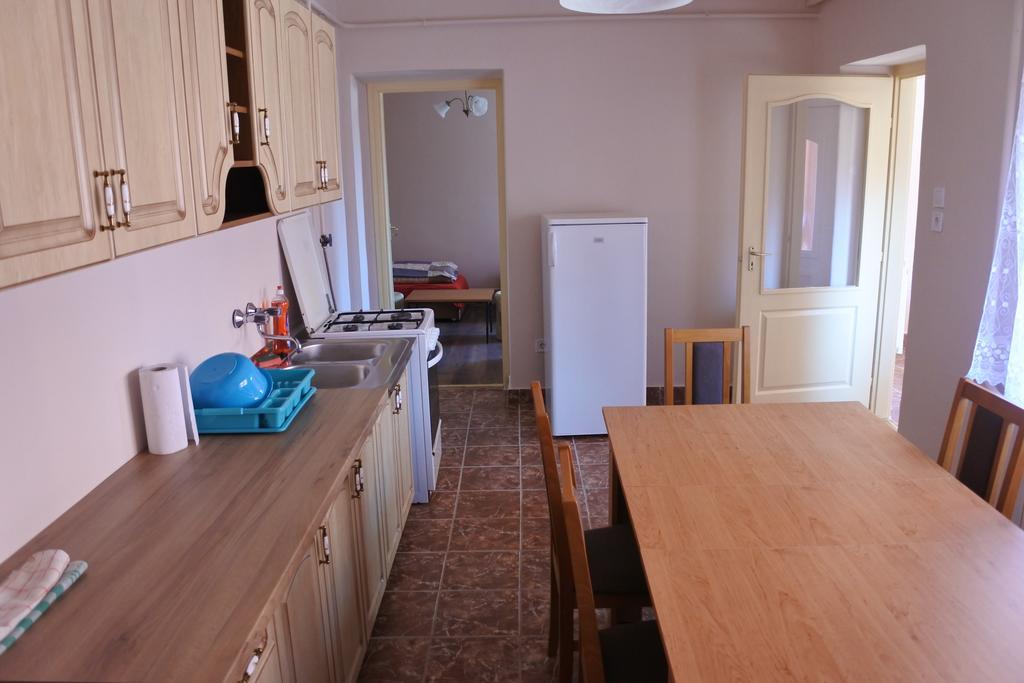 Kisasszony Apartman Еґер Екстер'єр фото