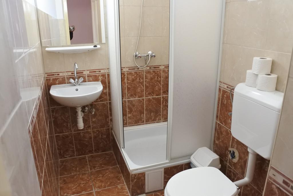 Kisasszony Apartman Еґер Екстер'єр фото
