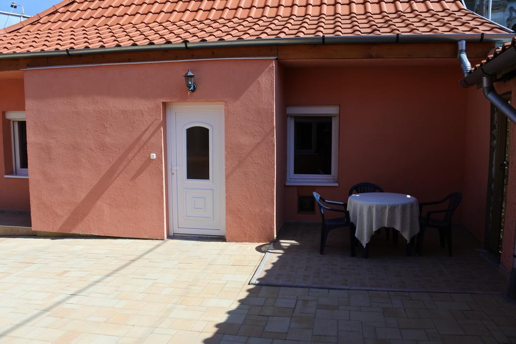 Kisasszony Apartman Еґер Екстер'єр фото