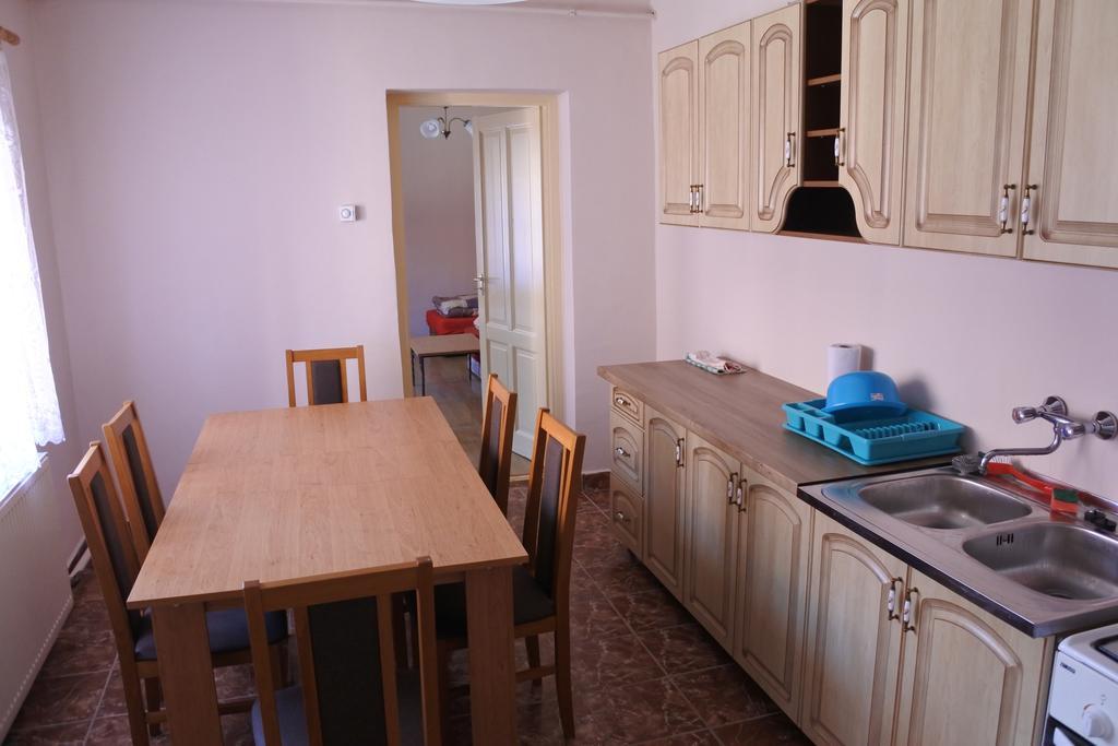 Kisasszony Apartman Еґер Екстер'єр фото