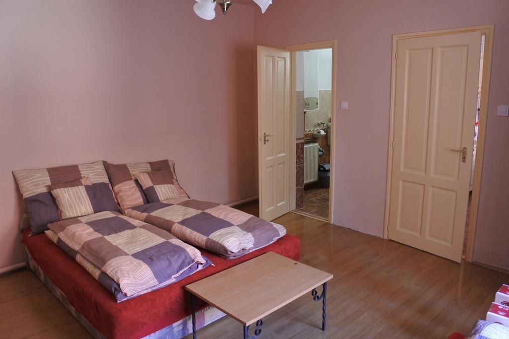 Kisasszony Apartman Еґер Екстер'єр фото