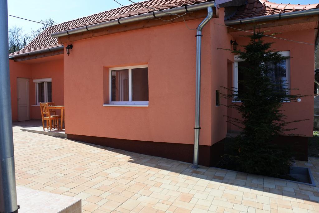 Kisasszony Apartman Еґер Екстер'єр фото