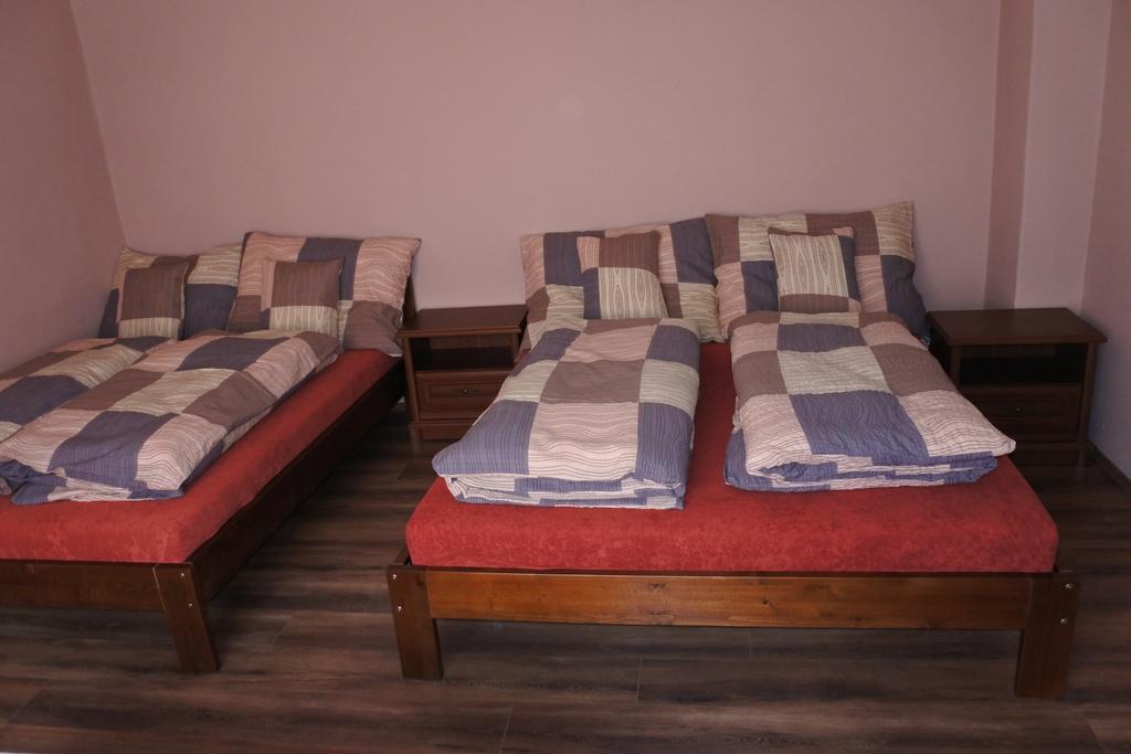 Kisasszony Apartman Еґер Екстер'єр фото