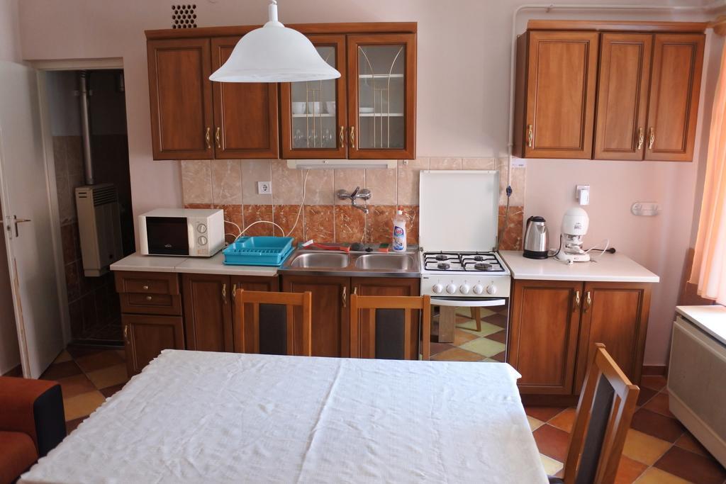 Kisasszony Apartman Еґер Екстер'єр фото