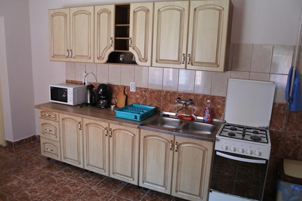 Kisasszony Apartman Еґер Екстер'єр фото