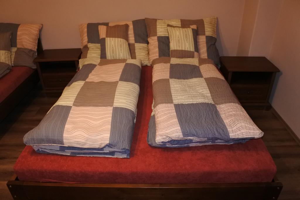 Kisasszony Apartman Еґер Екстер'єр фото